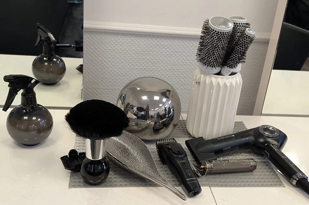 Friseurbedarf und professionelle Salon-Ausstattung bei Haarstuuv Friseur in Großefehn